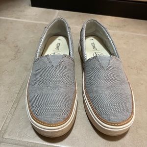 Toms